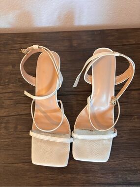 Shoes size 7.5